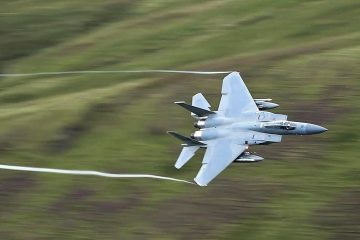Low-level Flying Mach-Loop with some rare aircraft!