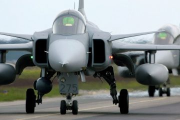Super Advanced Swedish Fighter Jet in Action (Video)