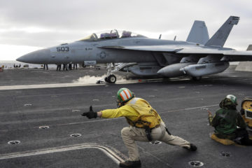 This is what Happens on an Aircraft Carrier’s Flight Deck