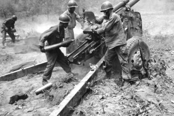 A United States Army artillery crew fires a 105-millimeter howitzer against North Korean Communist positions during a battle in the Republic of Korea. AIR AND SPACE MUSEUM #: 306-PS-50-10611