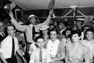 WW2 U.S. Soldier Drag Show (1942)