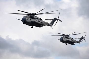 Watch : US Marines Super Stallions Fly in Formation