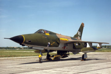 F-105 Thunderchief - Behind the Wings